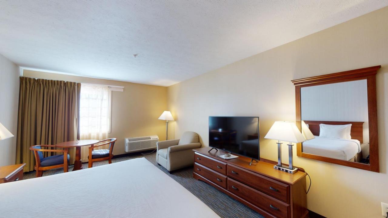 Ramada By Wyndham Strasburg - Shenandoah Valley Экстерьер фото