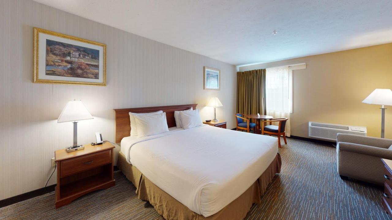 Ramada By Wyndham Strasburg - Shenandoah Valley Экстерьер фото