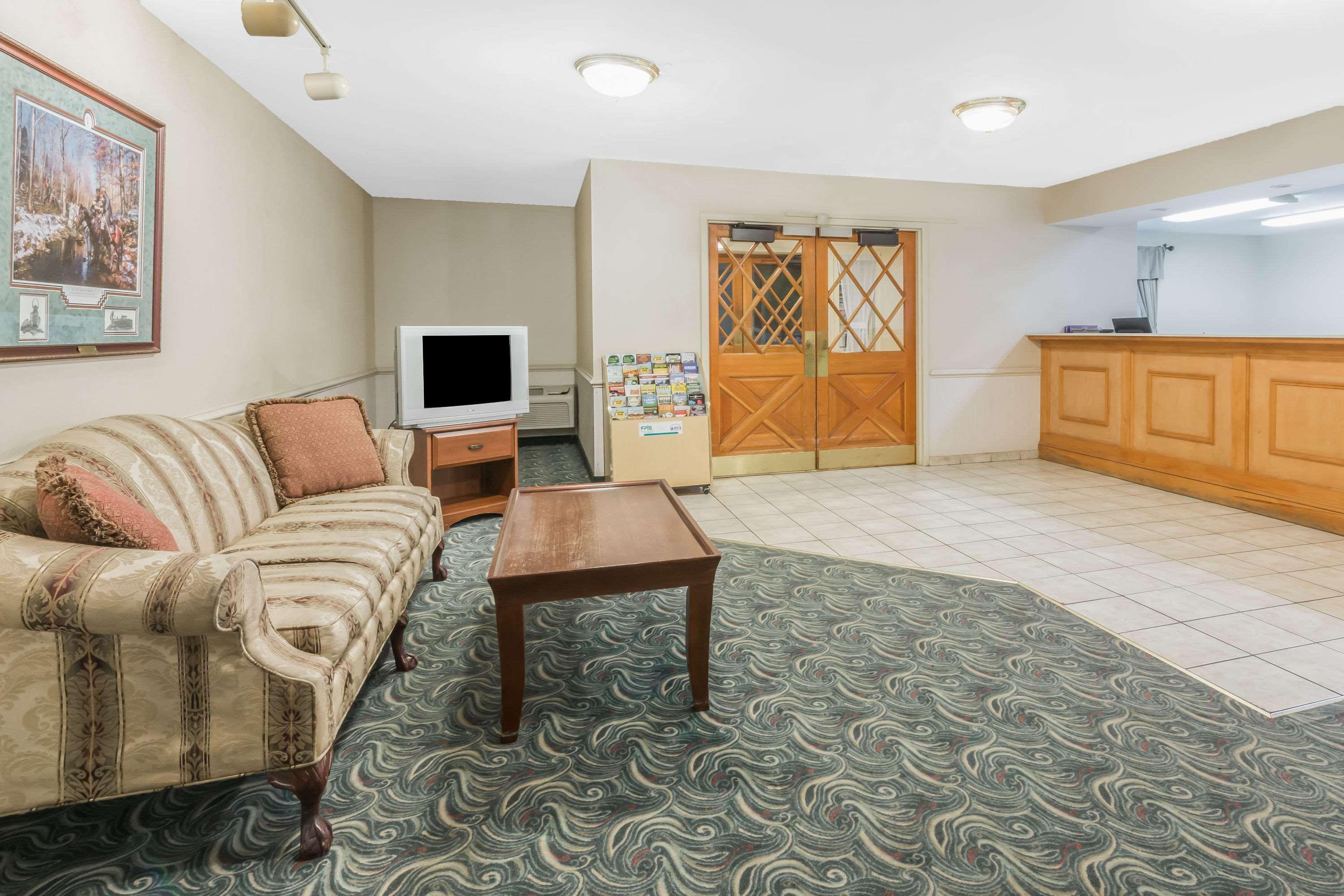Ramada By Wyndham Strasburg - Shenandoah Valley Экстерьер фото