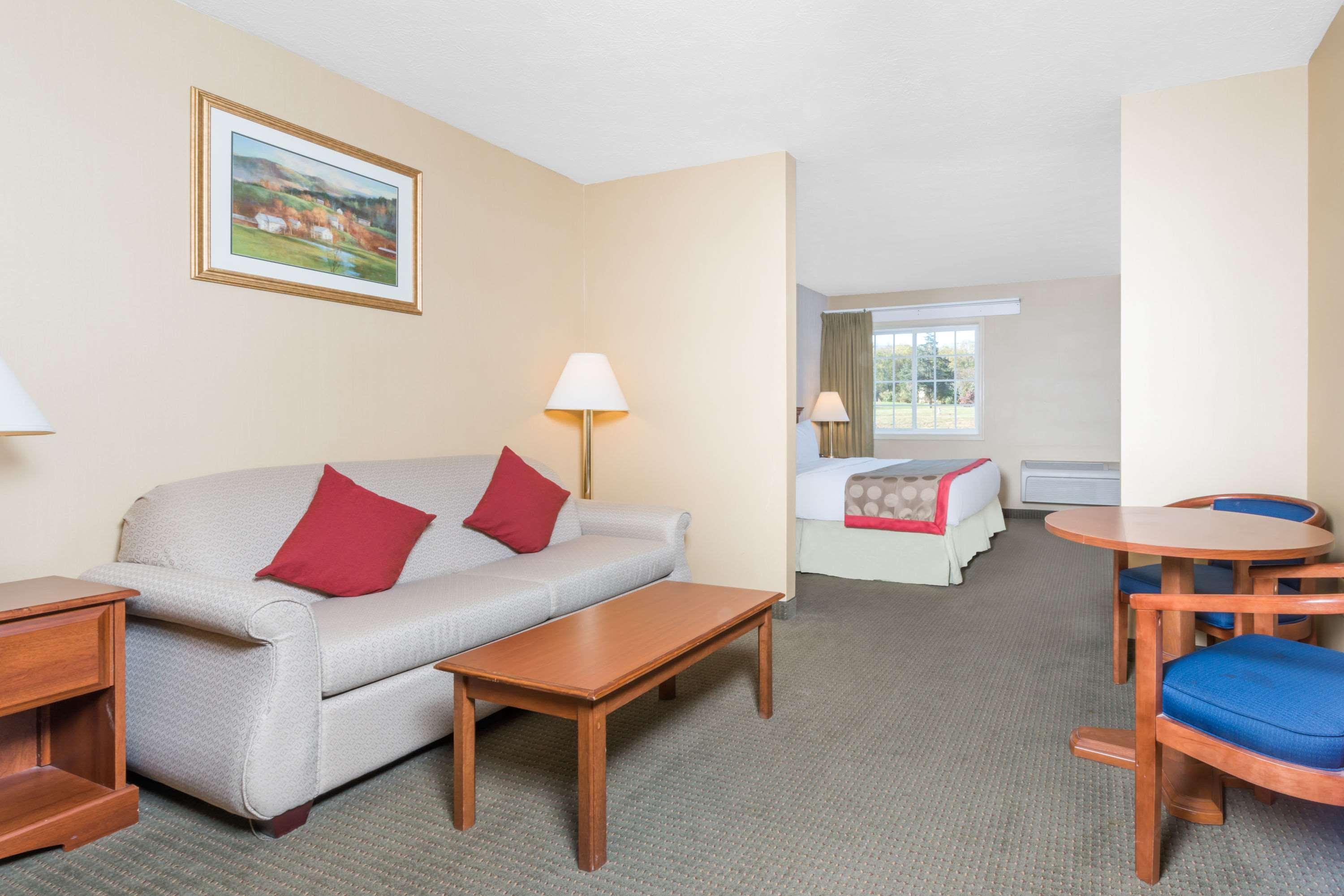 Ramada By Wyndham Strasburg - Shenandoah Valley Экстерьер фото