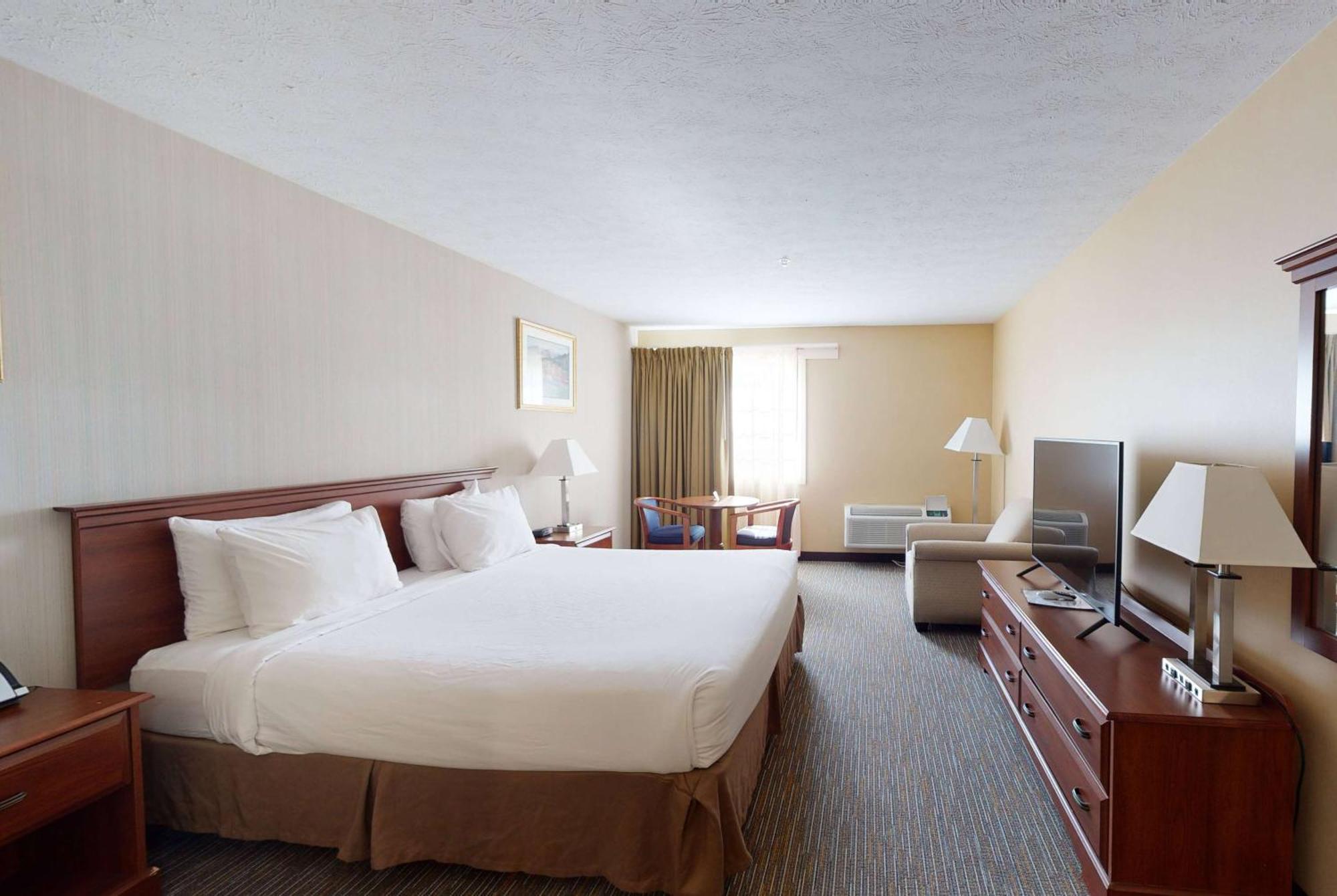 Ramada By Wyndham Strasburg - Shenandoah Valley Экстерьер фото