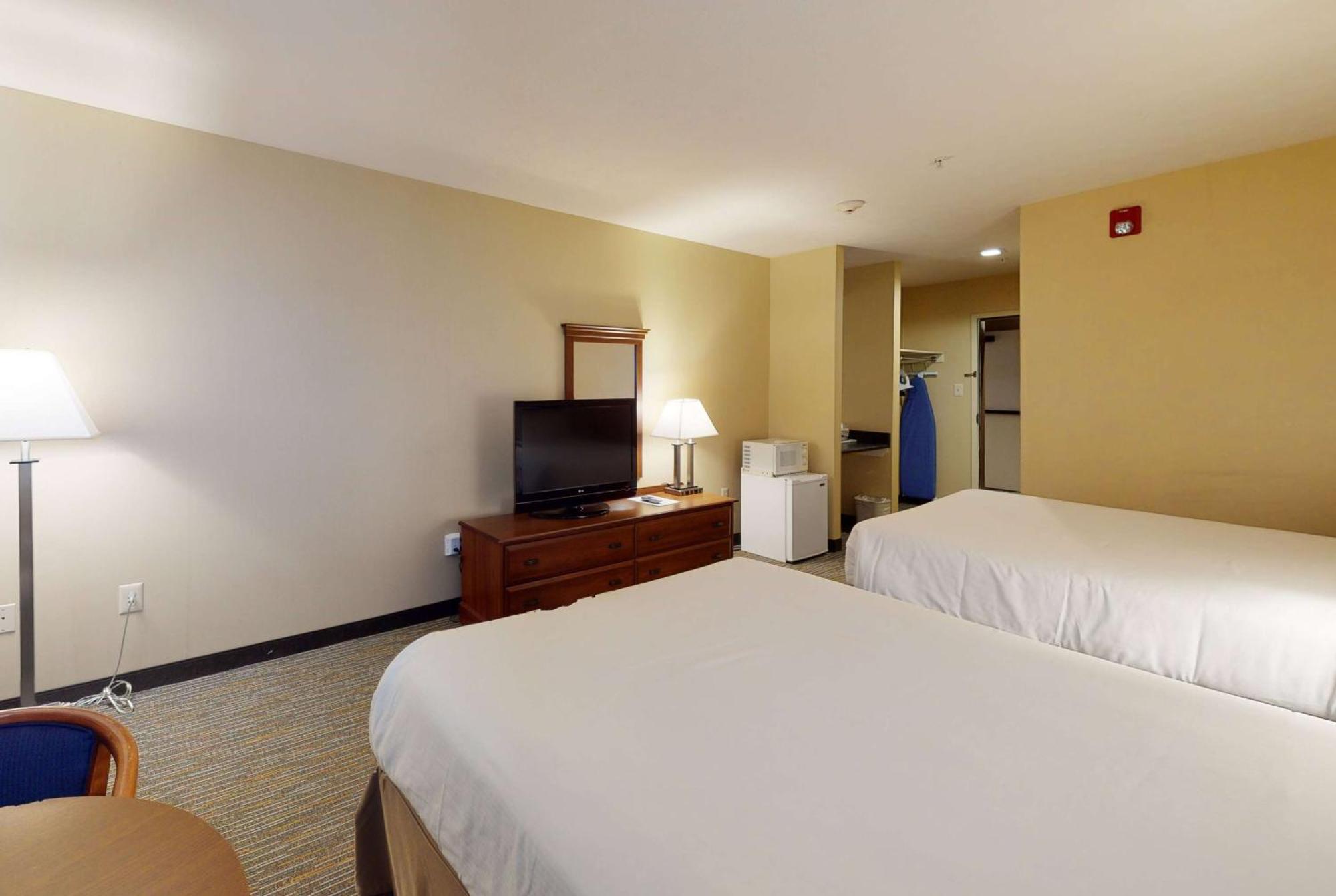 Ramada By Wyndham Strasburg - Shenandoah Valley Экстерьер фото