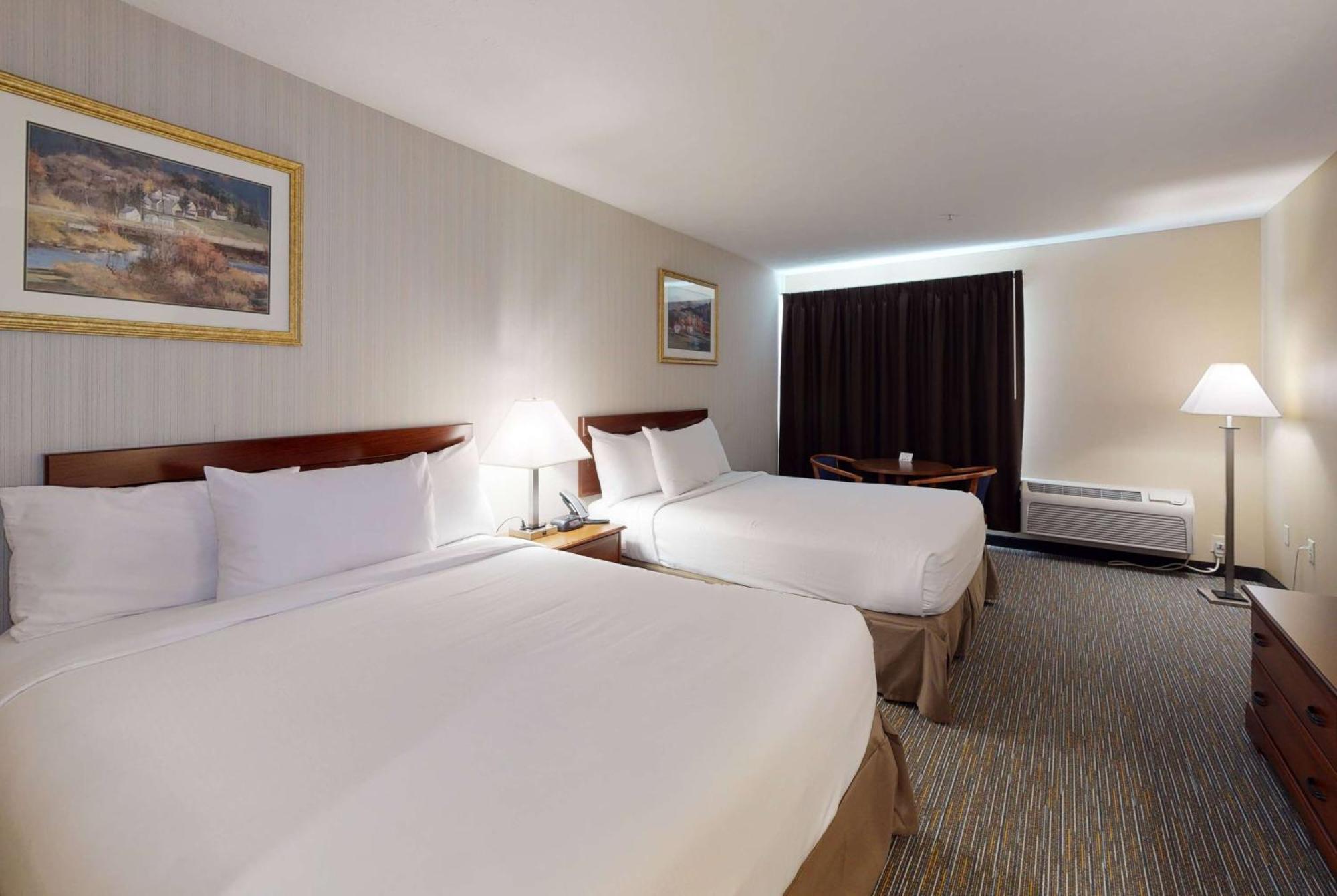 Ramada By Wyndham Strasburg - Shenandoah Valley Экстерьер фото