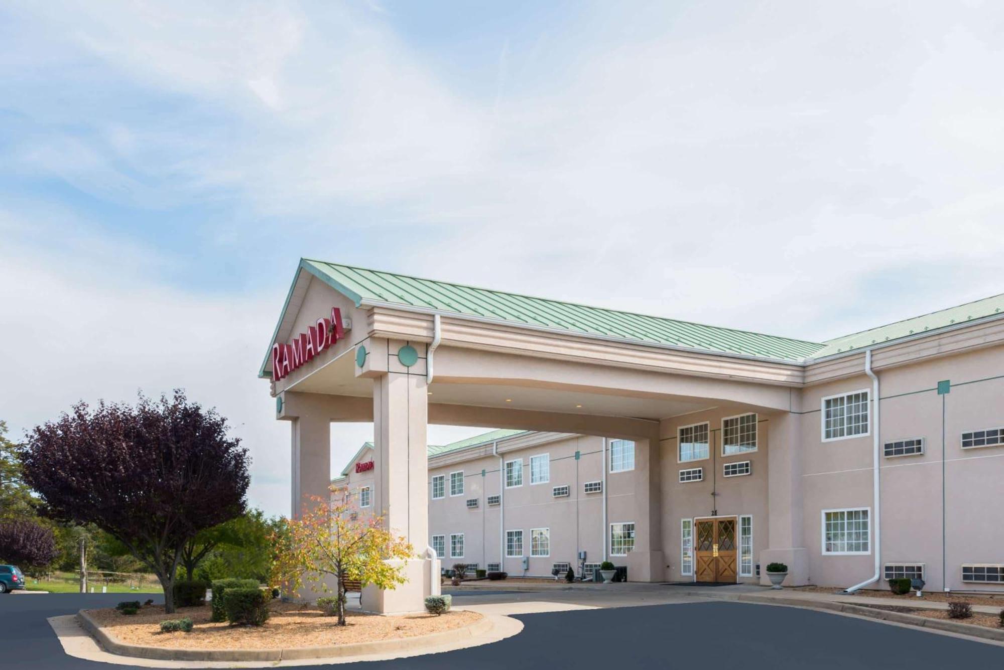 Ramada By Wyndham Strasburg - Shenandoah Valley Экстерьер фото